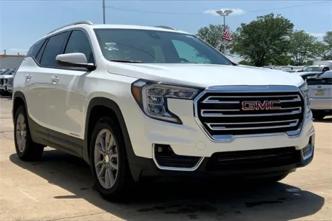 White 2024 GMC Terrain SLT for sale in Topeka, KS