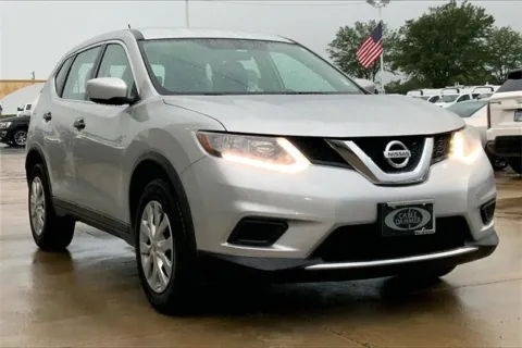 Silver 2016 Nissan Rogue S for sale in Topeka, KS