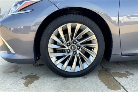 Photos of 2019 Lexus ES 350 for sale in Topeka, KS at Cable Dahmer of Topeka