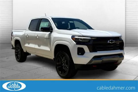 White 2025 Chevrolet Colorado Z71 for sale in Topeka, KS