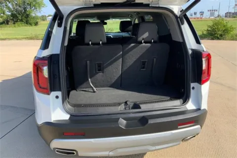 More photos of 2023 GMC Acadia SLT at Cable Dahmer of Topeka, KS
