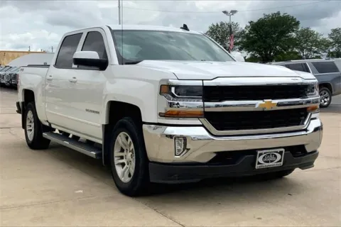 White 2018 Chevrolet Silverado 1500 LT for sale in Topeka, KS