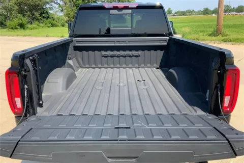 More photos of 2023 GMC Sierra 2500 HD Denali at Cable Dahmer of Topeka, KS