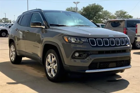 Gray 2022 Jeep Compass Limited for sale in Topeka, KS