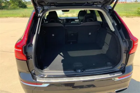 More photos of 2020 Volvo XC60 Inscription at Cable Dahmer of Topeka, KS