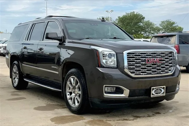 Gray 2019 GMC Yukon XL Denali for sale in Topeka, KS
