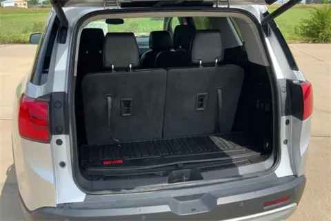 More photos of 2018 GMC Acadia SLT at Cable Dahmer of Topeka, KS