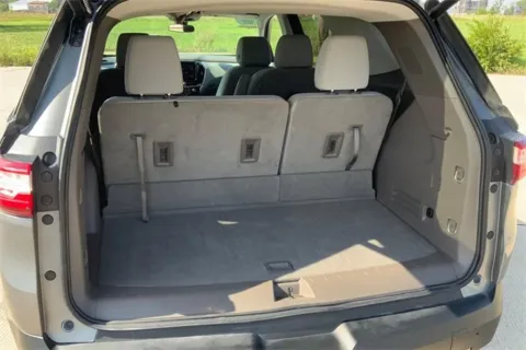 More photos of 2020 Chevrolet Traverse LT Cloth at Cable Dahmer of Topeka, KS