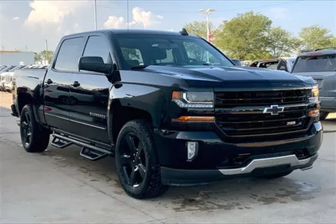 Black 2017 Chevrolet Silverado 1500 LT for sale in Topeka, KS
