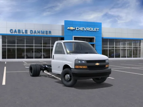 White 2025 Chevrolet Express Cutaway 3500 1WT for sale in Topeka, KS