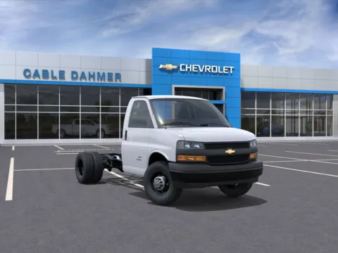 White 2025 Chevrolet Express Cutaway 3500 1WT for sale in Topeka, KS