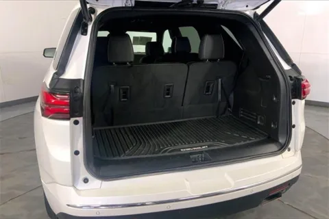 More photos of 2023 Chevrolet Traverse Premier at Cable Dahmer of Topeka, KS