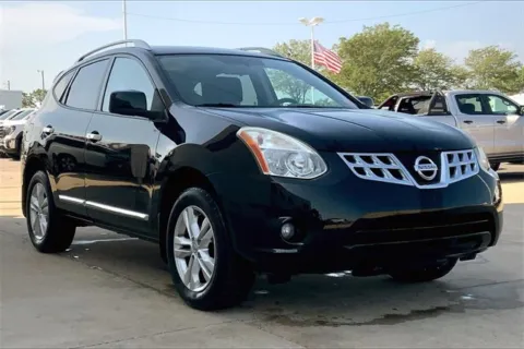 Black 2013 Nissan Rogue SV for sale in Topeka, KS