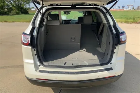 More photos of 2014 Chevrolet Traverse LT at Cable Dahmer of Topeka, KS