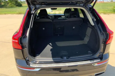 More photos of 2020 Volvo XC60 Inscription at Cable Dahmer of Topeka, KS