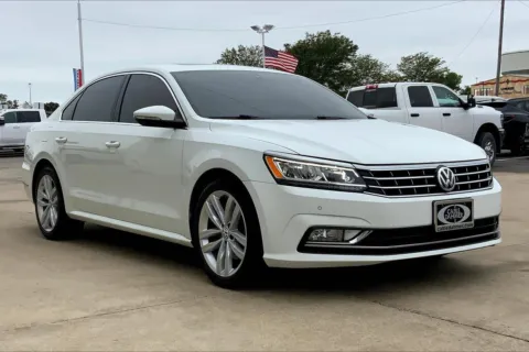 White 2018 Volkswagen Passat 2.0T SE w/Technology for sale in Topeka, KS