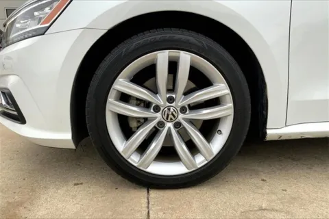 Photos of 2018 Volkswagen Passat 2.0T SE for sale in Topeka, KS at Cable Dahmer of Topeka