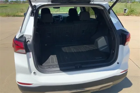 More photos of 2022 Chevrolet Equinox LT at Cable Dahmer of Topeka, KS