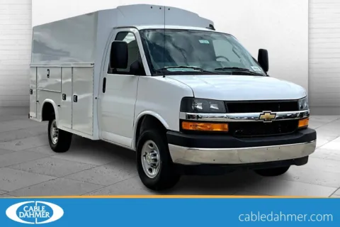 White 2025 Chevrolet Express Cutaway 3500 1WT for sale in Topeka, KS