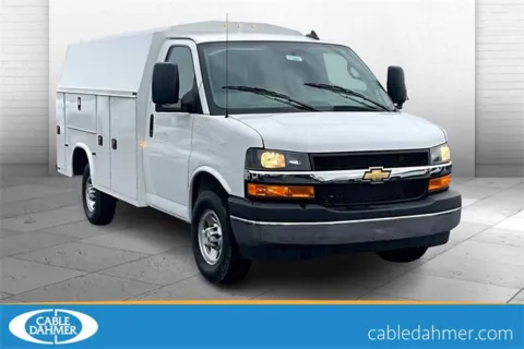 White 2025 Chevrolet Express Cutaway 3500 1WT for sale in Topeka, KS