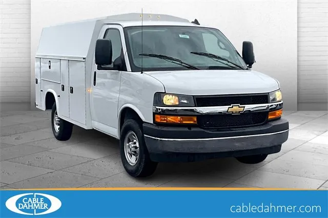 White 2025 Chevrolet Express Cutaway 3500 1WT for sale in Topeka, KS