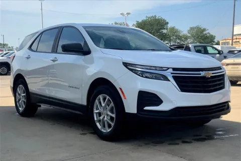 White 2022 Chevrolet Equinox LS for sale in Topeka, KS