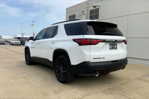 More photos of 2023 Chevrolet Traverse LT Cloth at Cable Dahmer of Topeka, KS