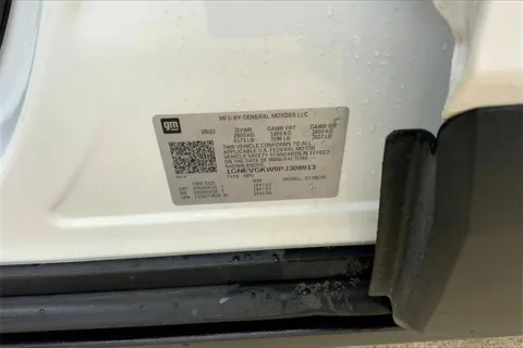 More photos of 2023 Chevrolet Traverse LT Cloth at Cable Dahmer of Topeka, KS