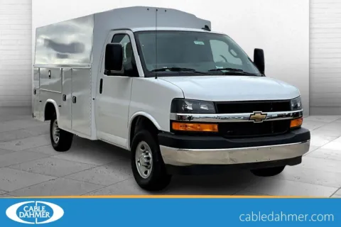 White 2025 Chevrolet Express Cutaway 3500 1WT for sale in Topeka, KS