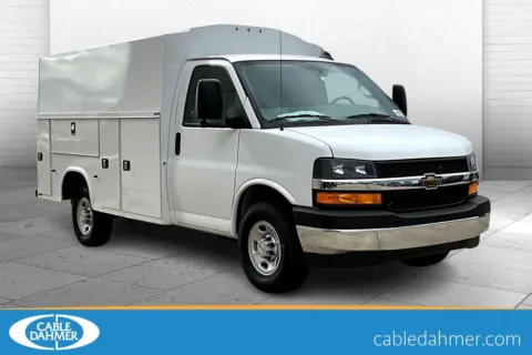 White 2025 Chevrolet Express Cutaway 3500 1WT for sale in Topeka, KS