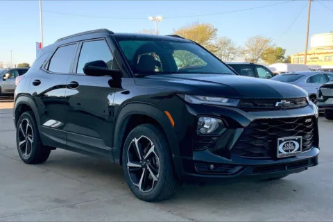 Black 2022 Chevrolet Trailblazer RS for sale in Topeka, KS