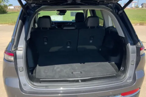 More photos of 2022 Jeep Grand Cherokee Limited at Cable Dahmer of Topeka, KS