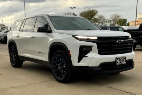 White 2024 Chevrolet Traverse LS for sale in Topeka, KS