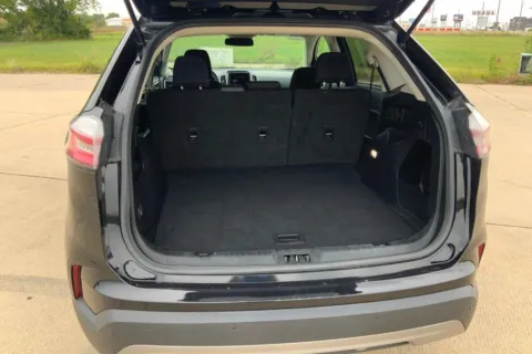 More photos of 2023 Ford Edge SEL at Cable Dahmer of Topeka, KS