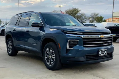Blue 2025 Chevrolet Traverse LT for sale in Topeka, KS