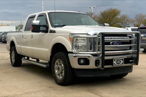 White 2015 Ford Super Duty F-250 SRW Lariat for sale in Topeka, KS