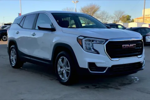 White 2024 GMC Terrain SLE for sale in Topeka, KS