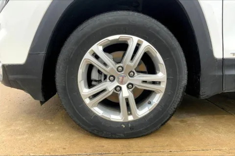 White 2024 GMC Terrain SLE for sale in Topeka, KS