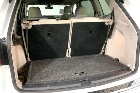 More photos of 2021 Volkswagen Atlas 2.0T SEL at Cable Dahmer Kia of Lee's Summit, MO