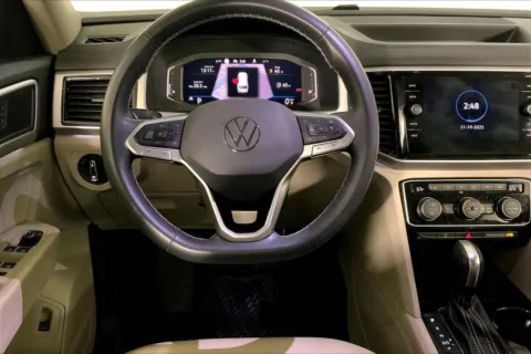 More photos of 2021 Volkswagen Atlas 2.0T SEL at Cable Dahmer Kia of Lee's Summit, MO