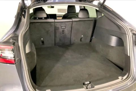 More photos of 2022 Tesla Model Y Performance at Cable Dahmer Kia of Lee's Summit, MO