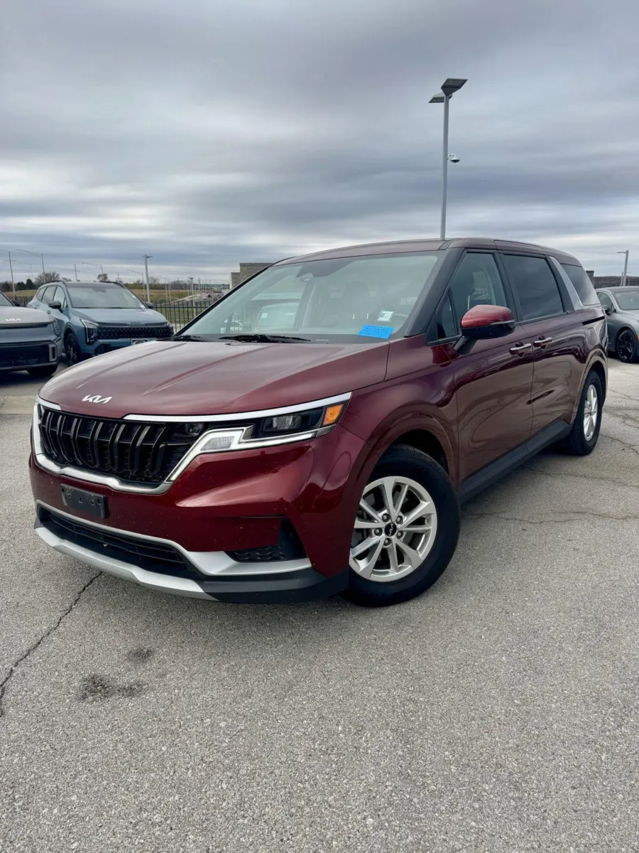 Red 2023 Kia Carnival LX for sale in Lee's Summit, MO