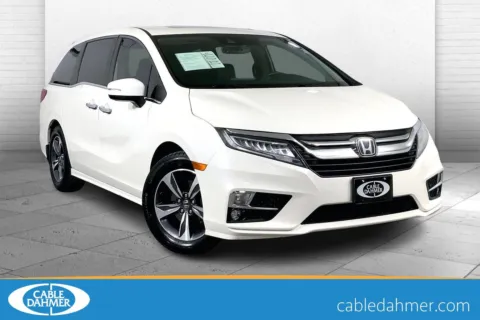 White 2019 Honda Odyssey Touring for sale in Lee's Summit, MO