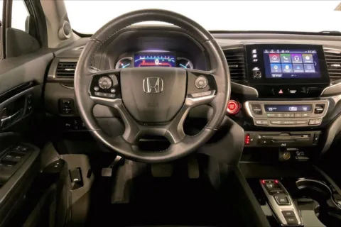 More photos of 2020 Honda Pilot Touring w/Rear Captain's Chairs at Cable Dahmer Kia of Lee's Summit, MO