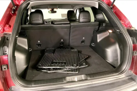 More photos of 2019 Jeep Cherokee Trailhawk at Cable Dahmer Kia of Lee's Summit, MO