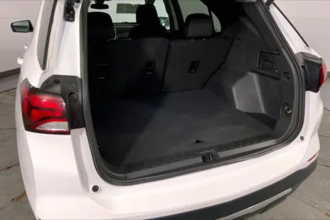 More photos of 2022 Chevrolet Equinox LT at Cable Dahmer Kia of Lee's Summit, MO