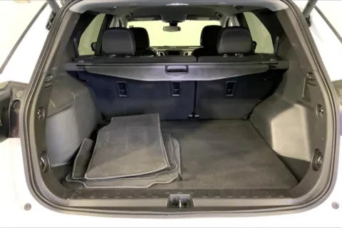 More photos of 2023 Chevrolet Equinox LT at Cable Dahmer Kia of Lee's Summit, MO