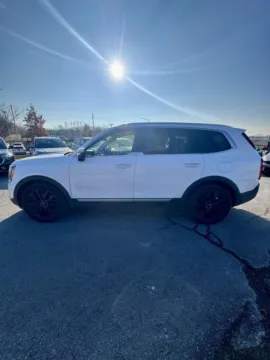 Photos of 2022 Kia Telluride SX-Prestige for sale in Lee's Summit, MO at Cable Dahmer Kia of Lee's Summit