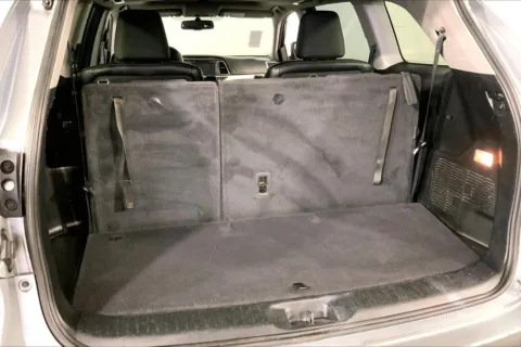 More photos of 2015 Toyota Highlander XLE at Cable Dahmer Kia of Lee's Summit, MO