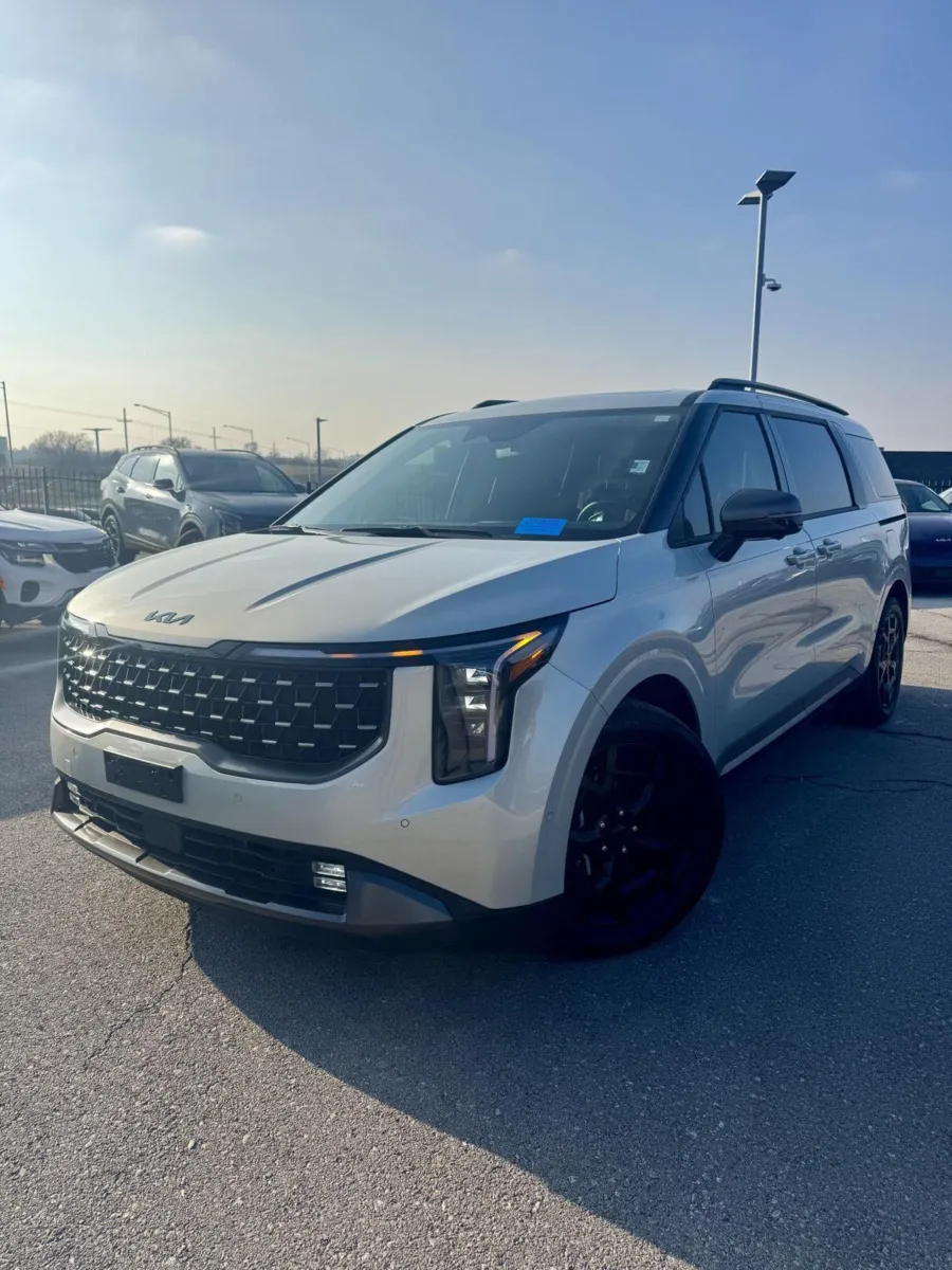 Silver 2025 Kia Carnival Hybrid SX for sale in Lee's Summit, MO